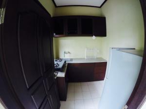 Kuchyň nebo kuchyňský kout v ubytování Cahyatika Bed & Breakfast