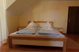 Postel nebo postele na pokoji v ubytování Hotel Adria Stuben