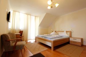 Postel nebo postele na pokoji v ubytování Hotel Adria Stuben