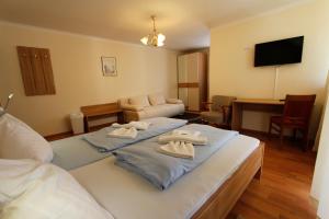 Postel nebo postele na pokoji v ubytování Hotel Adria Stuben