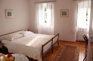 Postel nebo postele na pokoji v ubytování Apartments & Rooms Nada