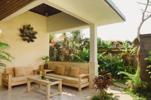 Kebun di luar Taman Amartha Hotel
