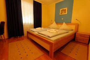 Postel nebo postele na pokoji v ubytování Hotel Adria Stuben