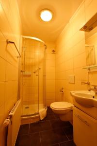 Koupelna v ubytování Hotel Adria Stuben + 37 fotografií