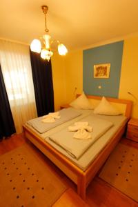 Postel nebo postele na pokoji v ubytování Hotel Adria Stuben