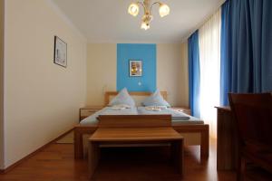 Postel nebo postele na pokoji v ubytování Hotel Adria Stuben