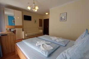 Postel nebo postele na pokoji v ubytování Hotel Adria Stuben