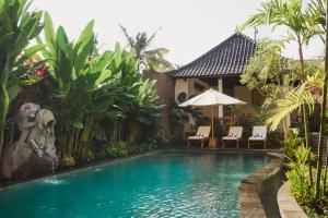 Kolam renang di atau di dekat Taman Amartha Hotel
