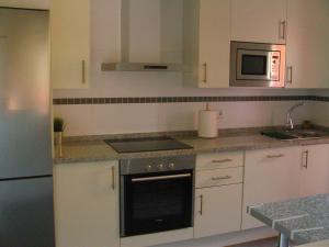 Una cocina o zona de cocina en Apartamento del Golf Dona Julia y Cortesin