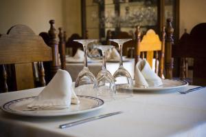 Reštaurácia alebo iné gastronomické zariadenie v ubytovaní Hotel Galaroza Sierra