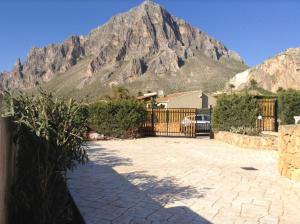 A general mountain view or a mountain view taken from the holiday home