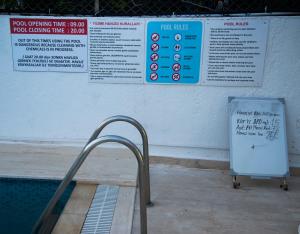 a sign on a wall next to a swimming pool at Dream Apart Bitez in Bitez