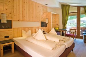 Postel nebo postele na pokoji v ubytování Hotel Jerzner Hof 4 Sterne Superior + 37 fotografií