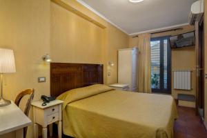 Postel nebo postele na pokoji v ubytování Hotel Kursaal & Ausonia