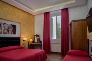 Postel nebo postele na pokoji v ubytování Hotel Kursaal & Ausonia