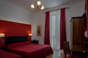 Postel nebo postele na pokoji v ubytování Hotel Kursaal & Ausonia