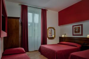 Postel nebo postele na pokoji v ubytování Hotel Kursaal & Ausonia