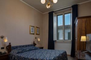 Postel nebo postele na pokoji v ubytování Hotel Kursaal & Ausonia