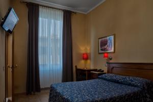 Postel nebo postele na pokoji v ubytování Hotel Kursaal & Ausonia