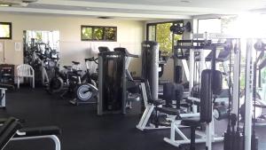 a gym with lots of exercise equipment in a room at Apartamento Porto Real Brites in Mangaratiba