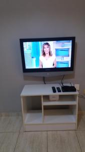 a flat screen tv sitting on a white tv stand at vivienda vacacional Atlantida in Candelaria