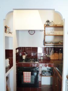 a kitchen with a stove and a stove top oven at Casita Buena Vista in Bubión