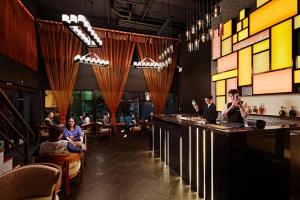 a group of people sitting at a bar in a restaurant at Hotel Sukimi in Tainan