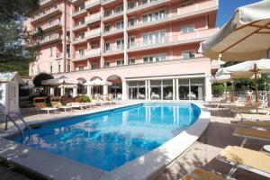 Piscina di Hotel De La Paix o nelle vicinanze