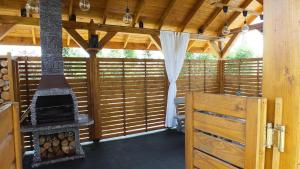 an outdoor kitchen with a woodburning stove in a cabin at Cztery Pory Roku - kominek, sauna, jacuzzi in Zarzecze