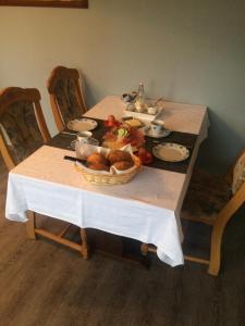a table with a basket of fruit on it at Gästehaus Djuren in Roggenstede