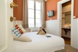 Voodi või voodid majutusasutuse Hotel Restaurant Les Tourelles toas