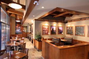 Restoran atau tempat lain untuk makan di Grand Park Hotel & Suites Downtown Vancouver, Ascend Hotel Collection