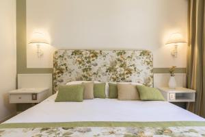 Postel nebo postele na pokoji v ubytování Relais Santa Chiara Hotel - Tuscany Charme