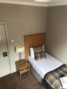 Postel nebo postele na pokoji v ubytování Buchan Hotel