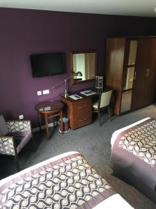 Postel nebo postele na pokoji v ubytování Buchan Hotel