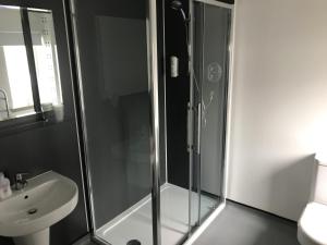 Koupelna v ubytování Buchan Hotel