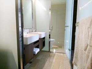 Uma casa de banho em Century Hotel Taoyuan
