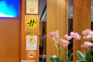 Um certificado, prémio, placa ou documento mostrado em Century Hotel Taoyuan