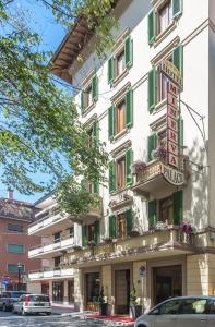 a building with a sign for a hotel at Hotel Minerva Palace in Montecatini Terme