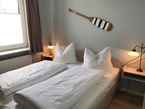 Giường trong phòng chung tại Nord Hüs - Strandnahe Apartments