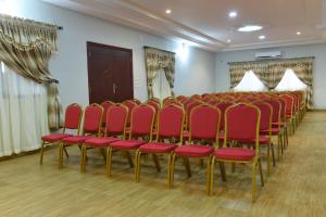 Posezení v ubytování Hôtel Mirambeau