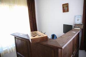 A television and/or entertainment centre at Guest House Ognyanovo