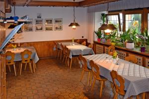 Restaurace v ubytování Hotel Grüner Baum