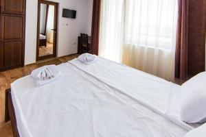 A bed or beds in a room at Guest House Ognyanovo