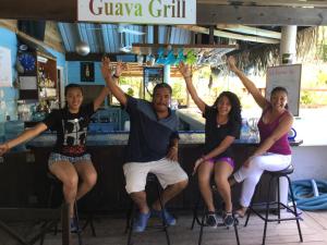 Hostia v ubytovaní Guava Grove Resort & Villas