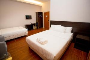 Krevet ili kreveti u jedinici u okviru objekta Labuan Fortune Hotel