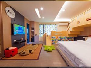 Postel nebo postele na pokoji v ubytování 宜人生活溜滑梯親子民宿 Easylife B&B