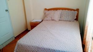 Een bed of bedden in een kamer bij Hospedaje Julito