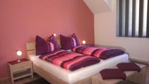 a bedroom with two beds with pillows on it at Weingut Wagner in Leodagger