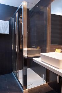 a bathroom with a sink and a mirror at Hotel Universal in Santiago de Compostela